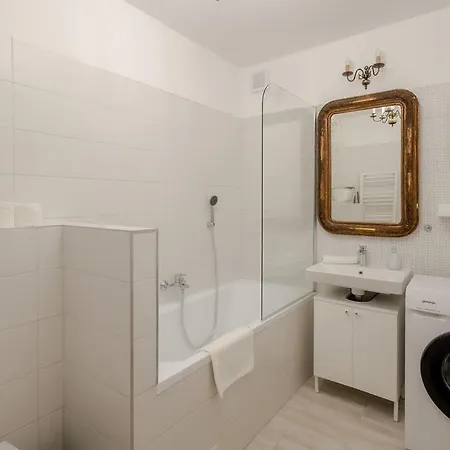 Kekmadaras Vendeghaz 4*