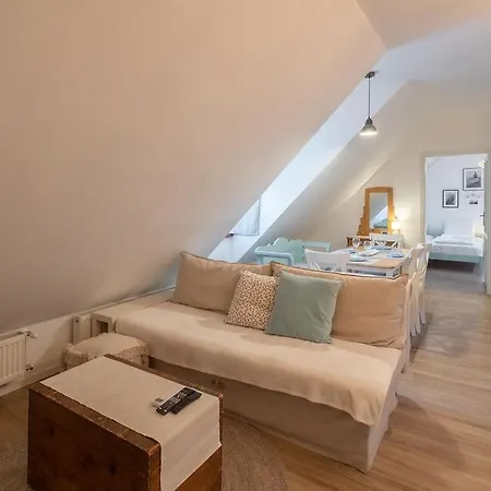 Kekmadaras Vendeghaz 4* Tihany