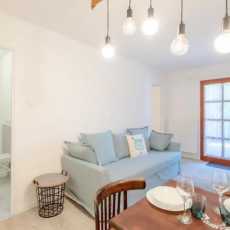 Kekmadaras Vendeghaz Tihany