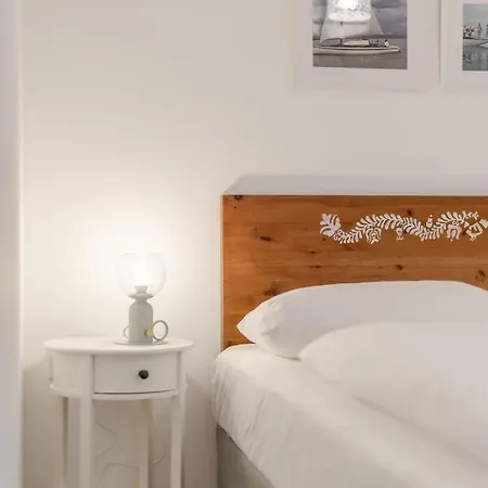 Kekmadaras Vendeghaz 4*