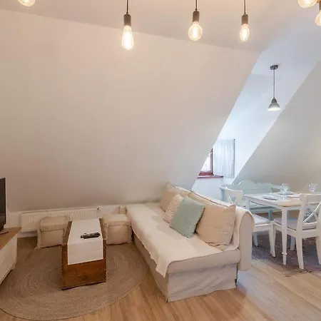 Kekmadaras Vendeghaz